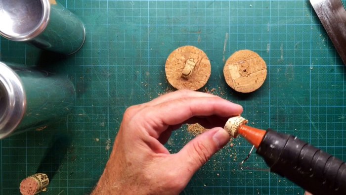 Как сделать большие пробки для алюминиевых банок из маленьких винных