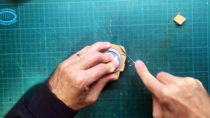 Как сделать большие пробки для алюминиевых банок из маленьких винных