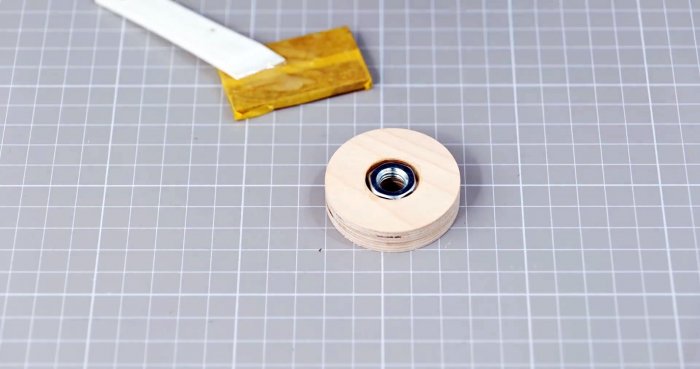 Как сделать пистолет для герметика под шуруповерт и делать ремонт комфортно