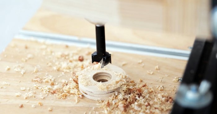 Как сделать пистолет для герметика под шуруповерт и делать ремонт комфортно