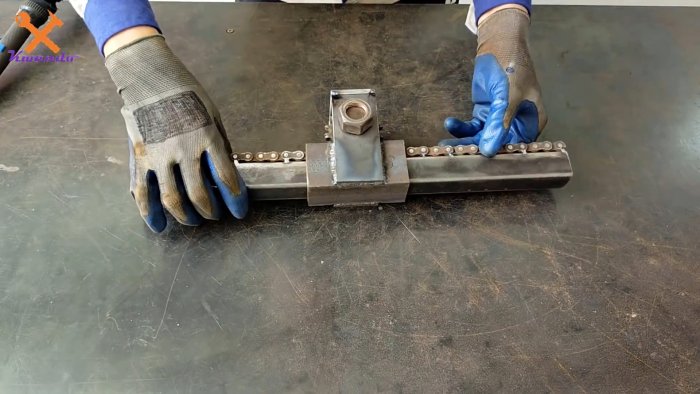 Как из роликовой цепи сделать сверлильную стойку для ручной дрели