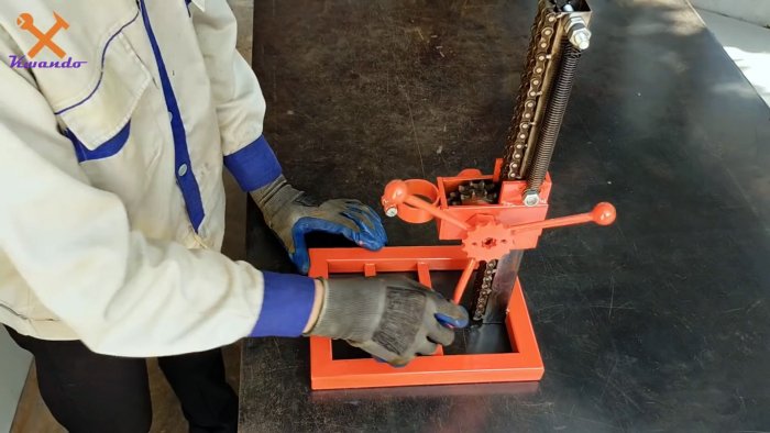 Как из роликовой цепи сделать сверлильную стойку для ручной дрели