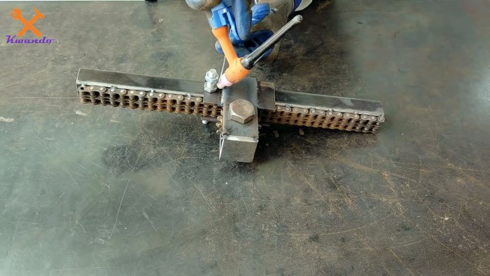 Как из роликовой цепи сделать сверлильную стойку для ручной дрели