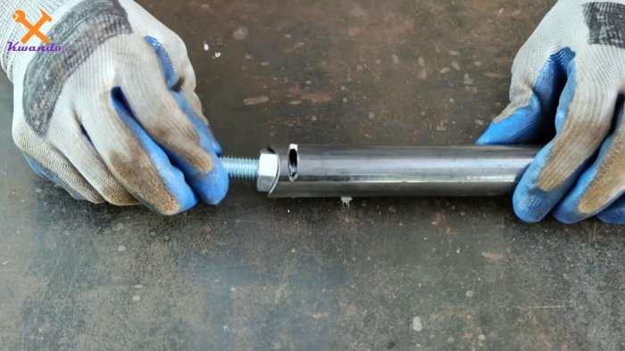 Такую легкую самодельную тачку можно взять с собой и хранить где угодно