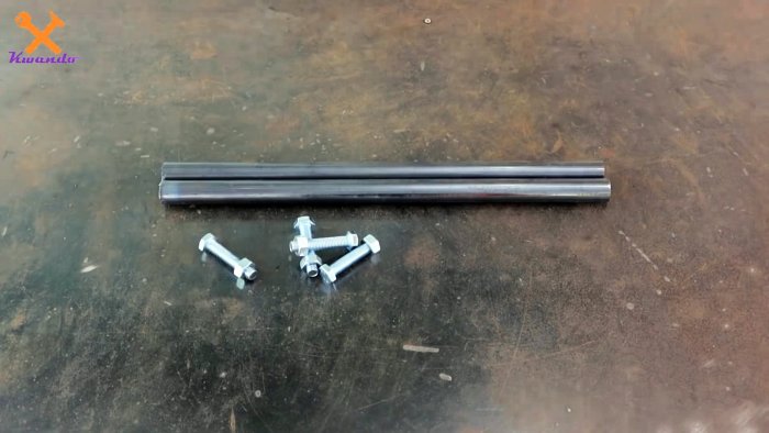 Такую легкую самодельную тачку можно взять с собой и хранить где угодно