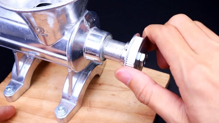 Как переделать обычную мясорубку в электрическую