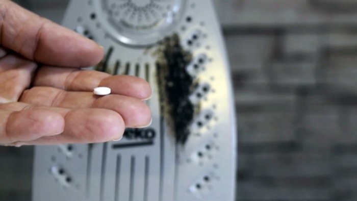 Как очень быстро почистить утюг тем что с вероятностью 100 есть у каждого дома