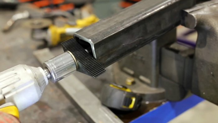 Как снять шов сварной шов в профильной трубе