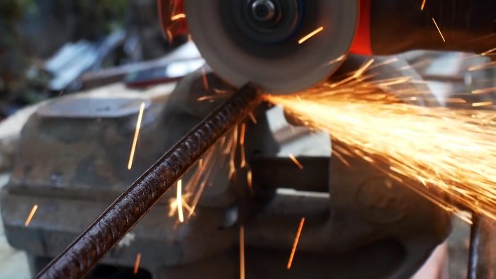 Как из обычной арматуры сделать удобный топор