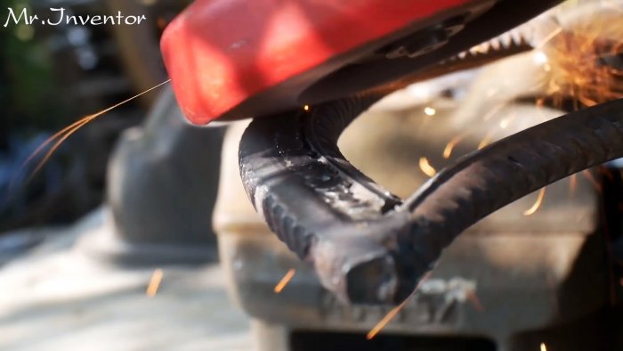 Как из обычной арматуры сделать удобный топор