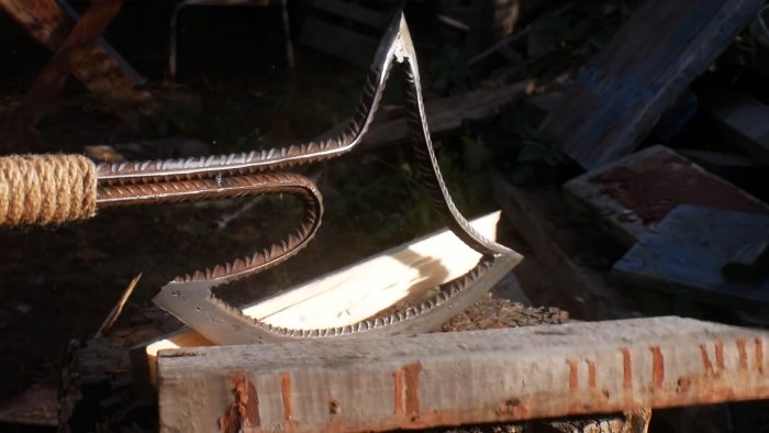 Как из обычной арматуры сделать удобный топор