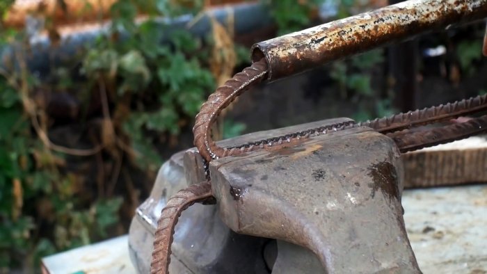 Как из обычной арматуры сделать удобный топор