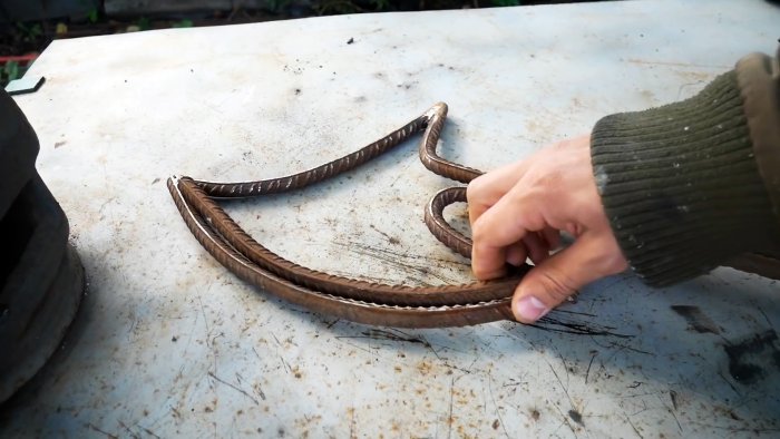 Как из обычной арматуры сделать удобный топор