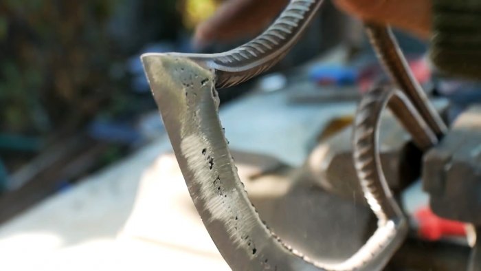 Как из обычной арматуры сделать удобный топор