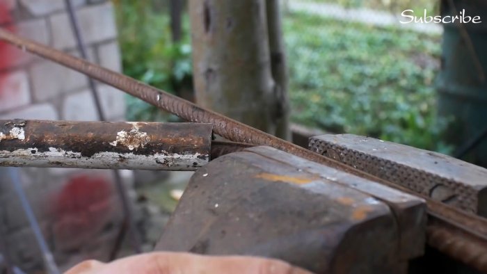 Как из обычной арматуры сделать удобный топор