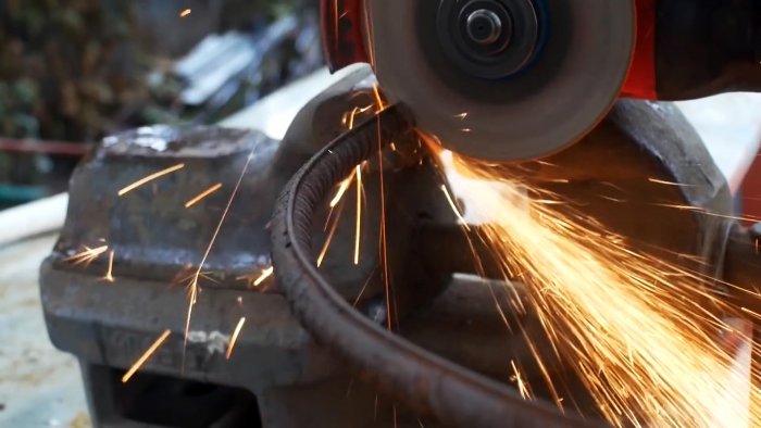 Как из обычной арматуры сделать удобный топор