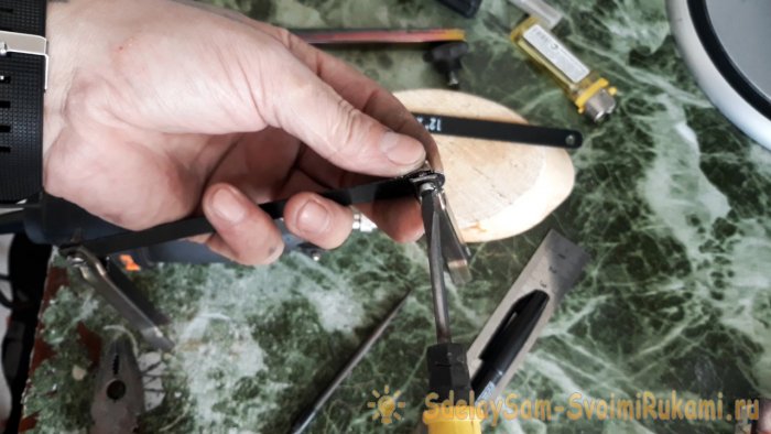 Как сделать мини ножовку по металлу для работы в труднодоступных местах