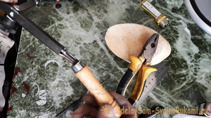 Как сделать мини ножовку по металлу для работы в труднодоступных местах