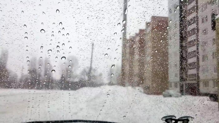 Как бороться с наледью на лобовом стекле