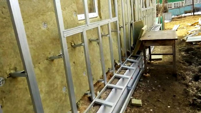 Как сделать надежный подвес для обшивки сруба сайдингом