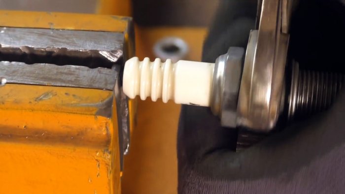 Пескоструйная установка из авто свечи и небольшого газового баллона