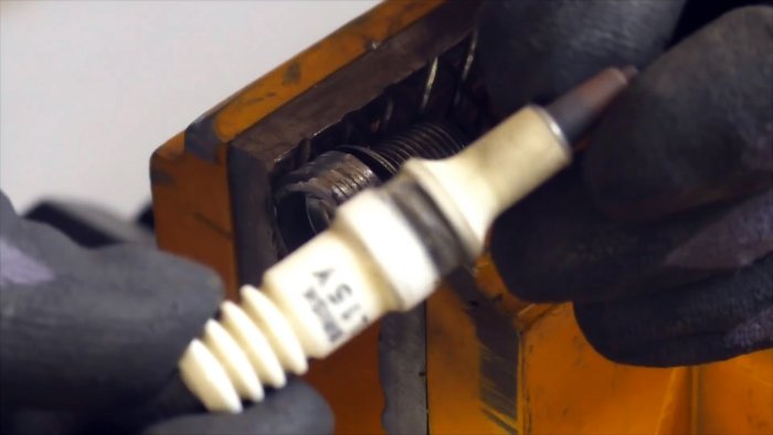 Пескоструйная установка из авто свечи и небольшого газового баллона