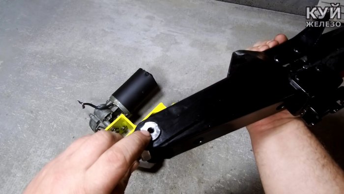 Как из сломанной болгарки и мотора от дворников сделать электродомкрат на 1500 кг