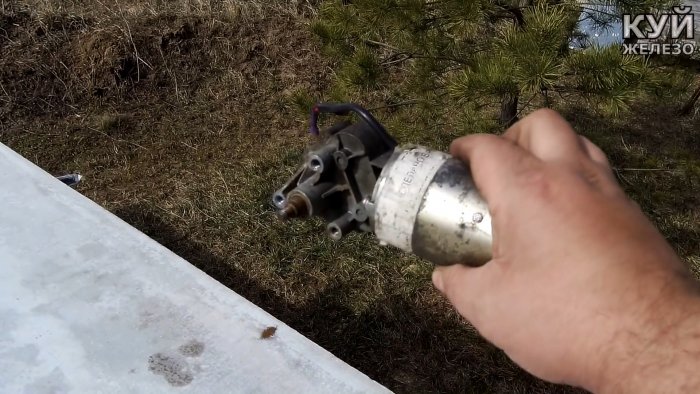 Как из сломанной болгарки и мотора от дворников сделать электродомкрат на 1500 кг