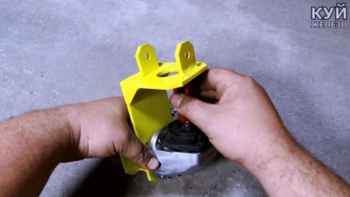 Как из сломанной болгарки и мотора от дворников сделать электродомкрат на 1500 кг