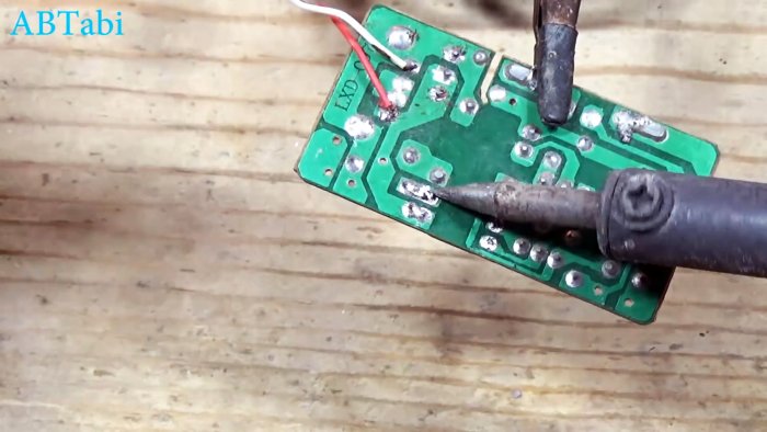 2 мигалки из старой зарядки от телефона