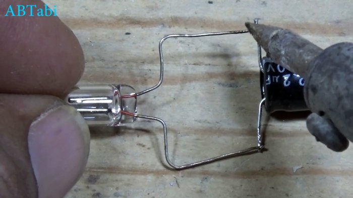 2 мигалки из старой зарядки от телефона