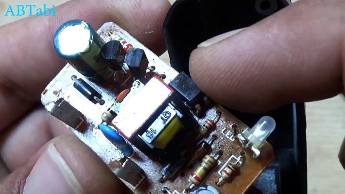 2 мигалки из старой зарядки от телефона