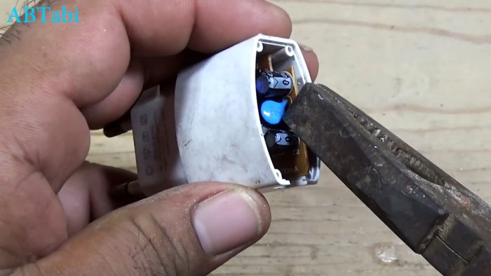 2 мигалки из старой зарядки от телефона