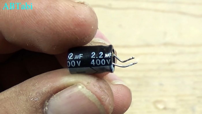 2 мигалки из старой зарядки от телефона