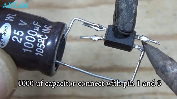 2 мигалки из старой зарядки от телефона