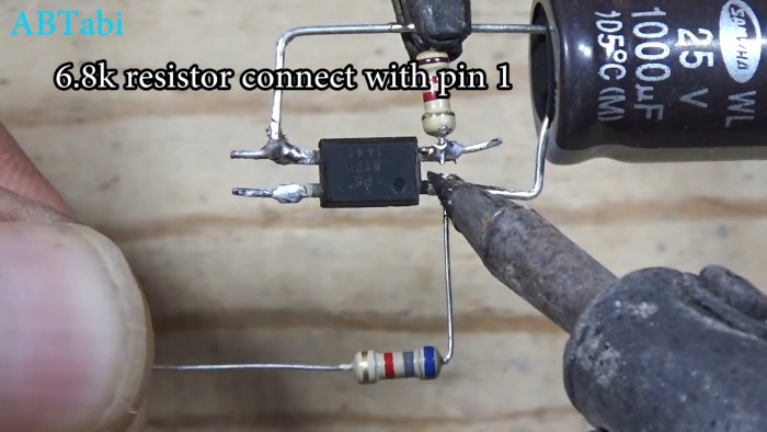 2 мигалки из старой зарядки от телефона