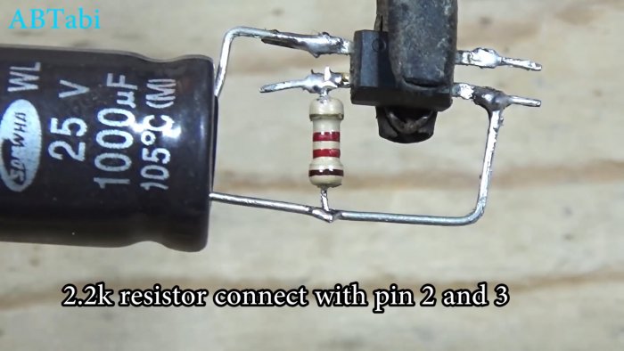 2 мигалки из старой зарядки от телефона