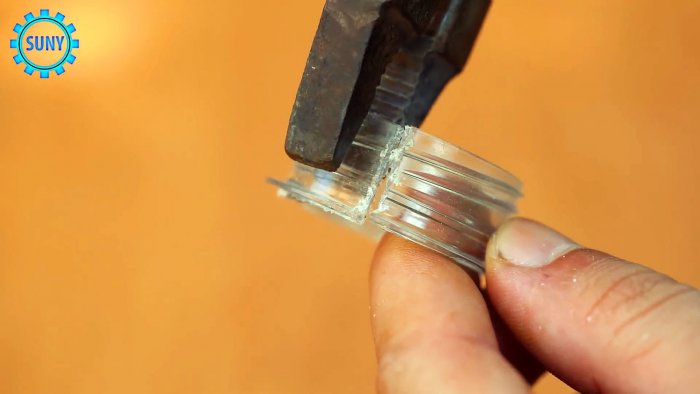 5 полезных поделок из горлышек и ручек пластиковых бутылок