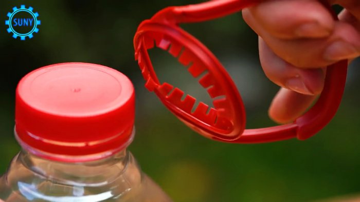 5 полезных поделок из горлышек и ручек пластиковых бутылок