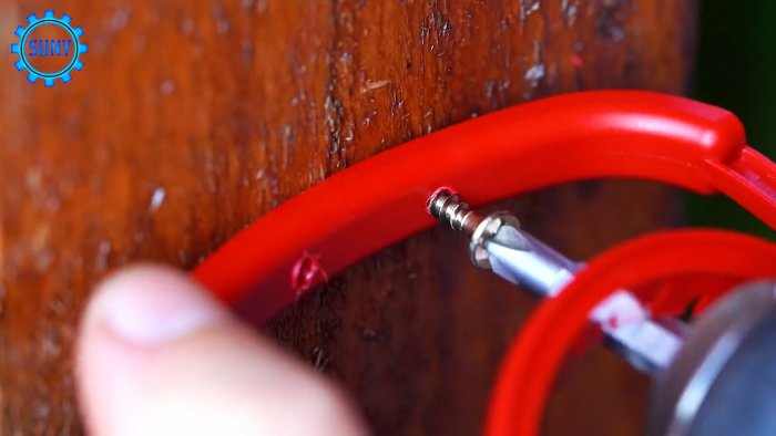 5 полезных поделок из горлышек и ручек пластиковых бутылок