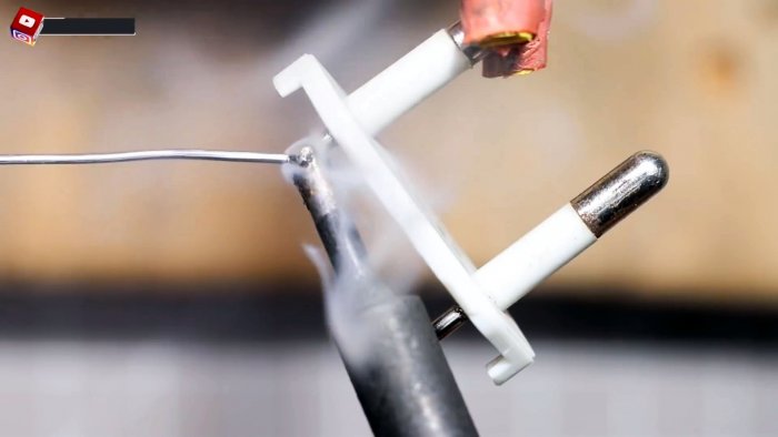 Как из энергосберегающей лампы сделать простую мигалку без транзисторов на 220В