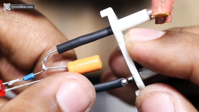 Как из энергосберегающей лампы сделать простую мигалку без транзисторов на 220В