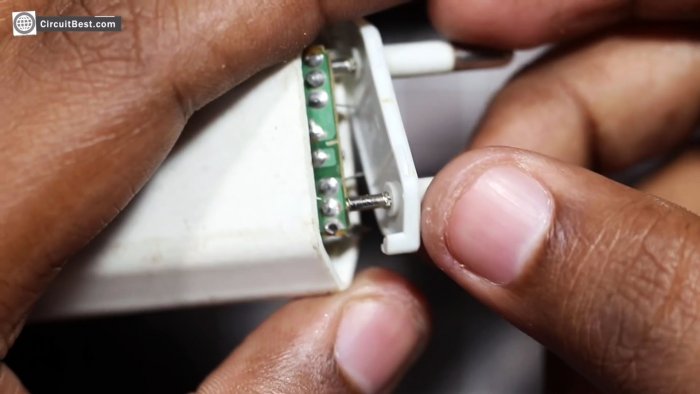 Как из энергосберегающей лампы сделать простую мигалку без транзисторов на 220В