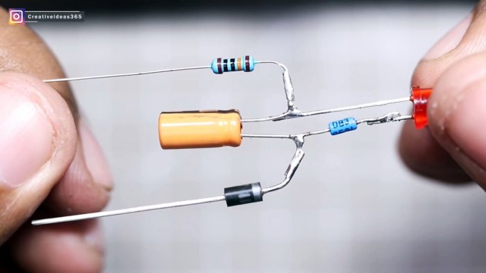 Как из энергосберегающей лампы сделать простую мигалку без транзисторов на 220В