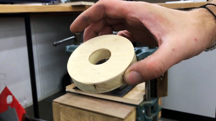 Как переплавить крышки от ПЭТ бутылок в полезный инструмент