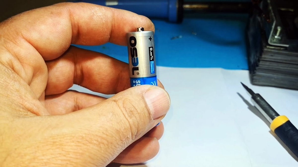 Сварочный аппарат из батарейки и аккумулятора для сварки тонкого металла и не только