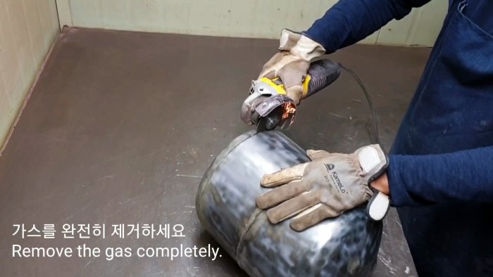 Как сделать мангал из газового баллона под топливный брикет