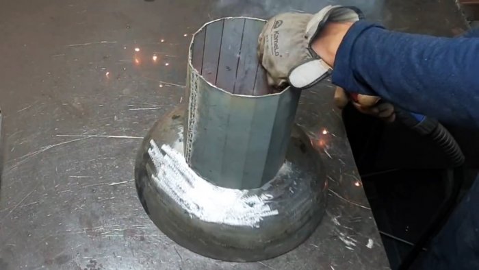 Как сделать мангал из газового баллона под топливный брикет