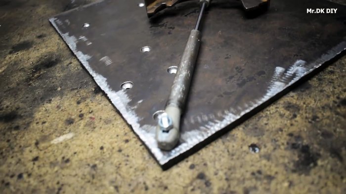 Как из тормозной колодки и газлифта сделать кондуктор для быстрой сварки