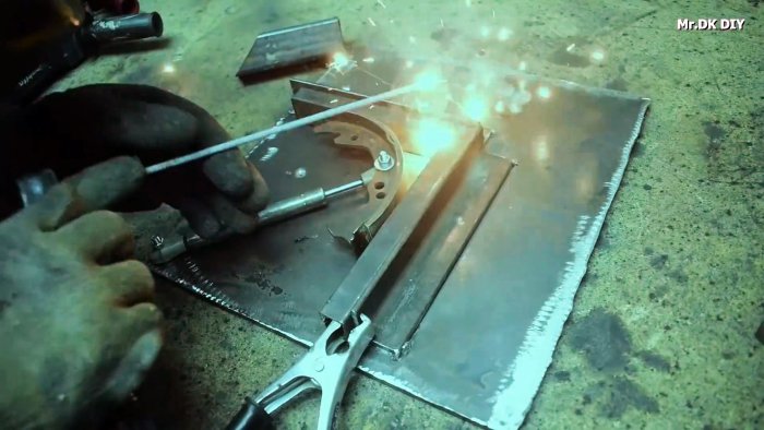 Как из тормозной колодки и газлифта сделать кондуктор для быстрой сварки